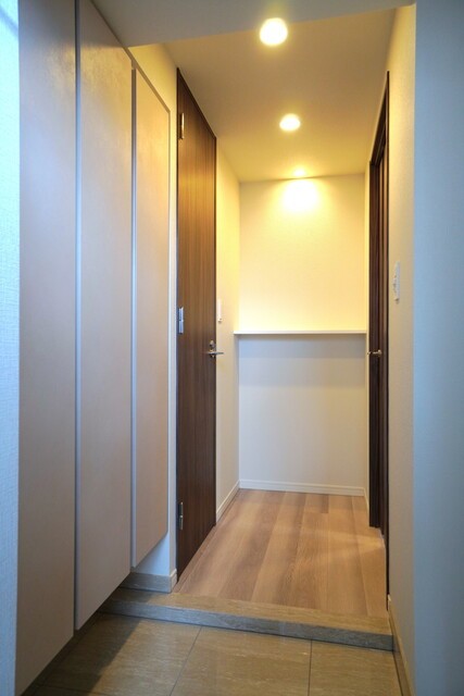 ※写真は同タイプ住戸です。(玄関)