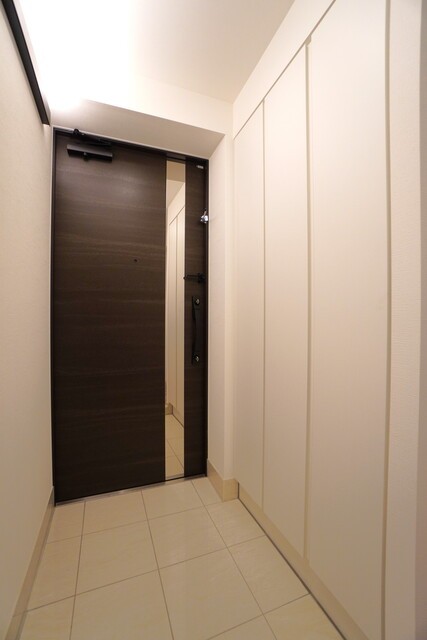 ※写真は同タイプ住戸です。(玄関)