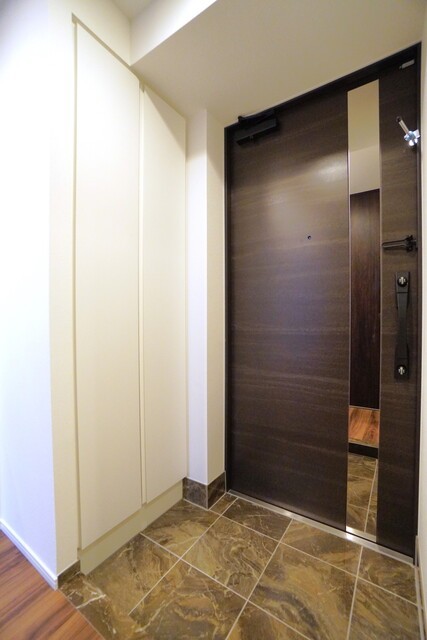 ※写真は同タイプ住戸です。(玄関)
