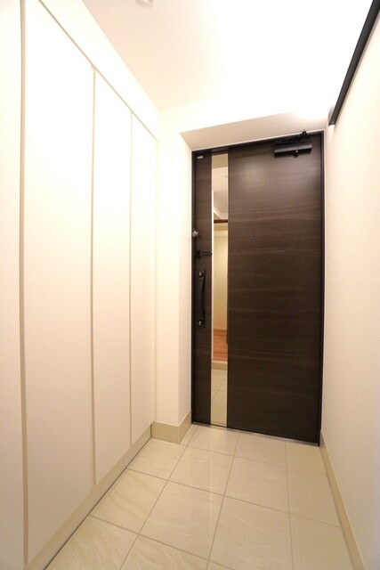 ※写真は同タイプ住戸です。(玄関)