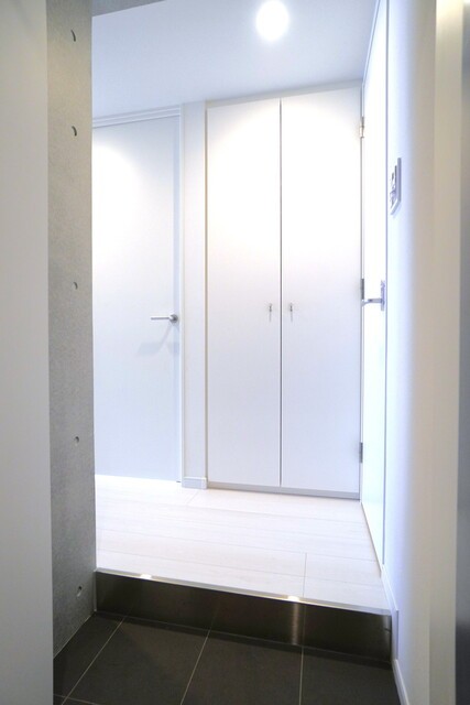 ※写真は同タイプ住戸です。(玄関)