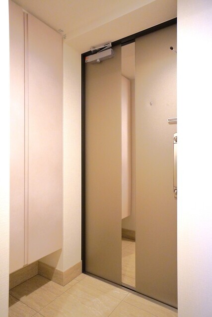※写真は同タイプ住戸です。(玄関)