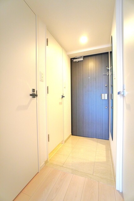 ※写真は同タイプ住戸です。(玄関)