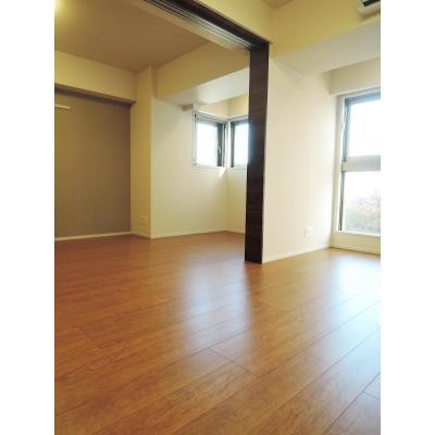 ※写真は同タイプ住戸です。(居間)
