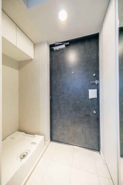 ※写真は同タイプ住戸です。(玄関)
