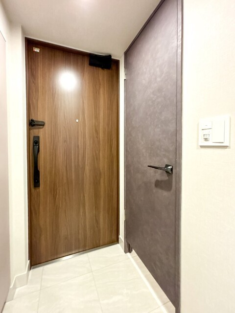 ※写真は同タイプ住戸です。(玄関)
