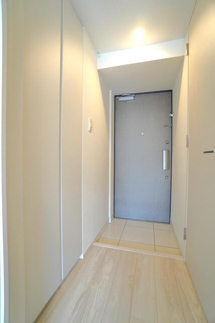 ※写真は同タイプ住戸です。(玄関)