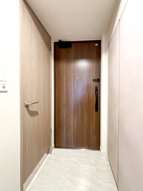※写真は同タイプ住戸です。(玄関)