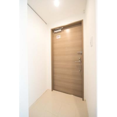 ※写真は同タイプ住戸です。(玄関)
