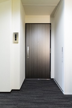 ※写真は同タイプ住戸です。(玄関)