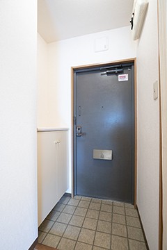 ※写真は同タイプ住戸です。(玄関)