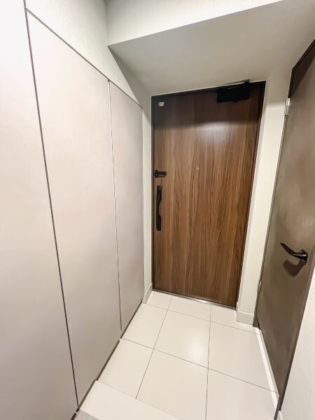 ※写真は同タイプ住戸です。(玄関)