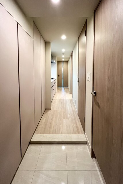 ※写真は同タイプ住戸です。(玄関)