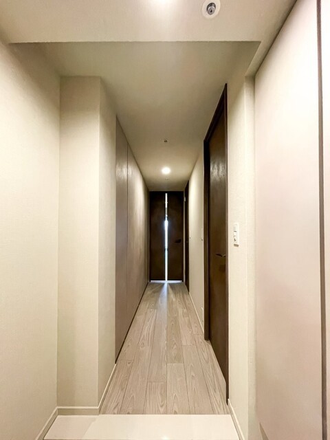 ※写真は同タイプ住戸です。(玄関)