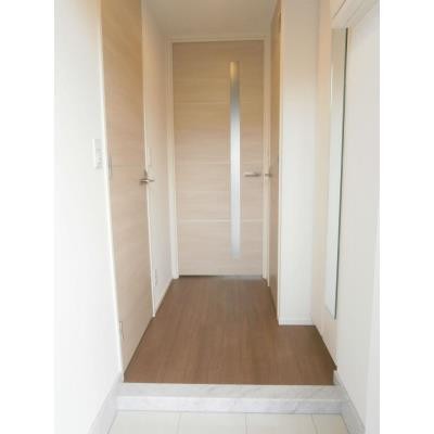 ※写真は同タイプ住戸です。(玄関)