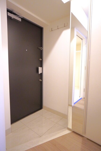 ※写真は同タイプ住戸です。(玄関)